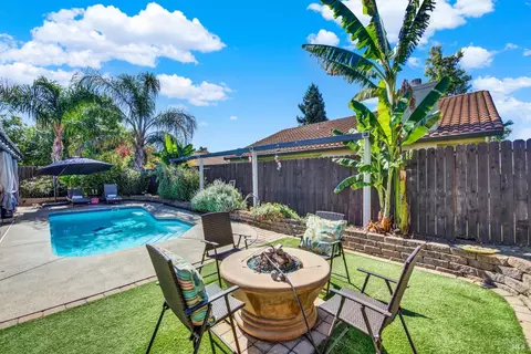 Exterior - 1495 Madera Dr, Dixon, CA 95620 photo 8 of 15