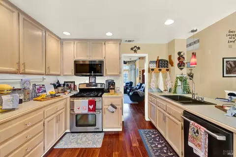 Kitchen - 1495 Madera Dr, Dixon, CA 95620 photo 3 of 8