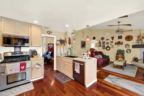 Kitchen - 1495 Madera Dr, Dixon, CA 95620 photo 4 of 8