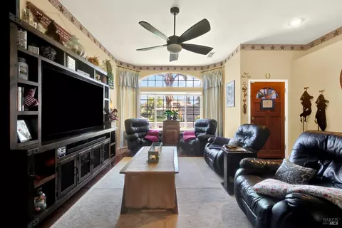 Living - 1495 Madera Dr, Dixon, CA 95620 photo 5 of 6