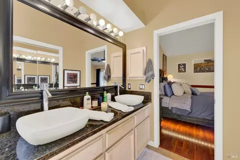 Bath - 1495 Madera Dr, Dixon, CA 95620 photo 3 of 4