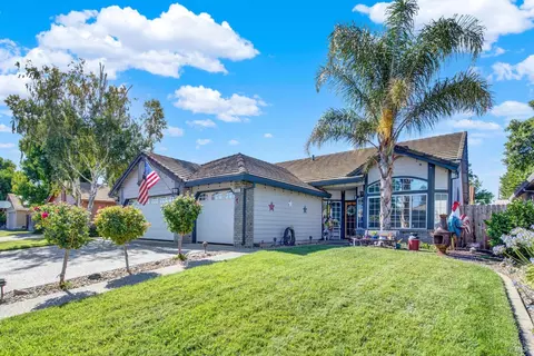 Exterior - 1495 Madera Dr, Dixon, CA 95620 photo 3 of 15