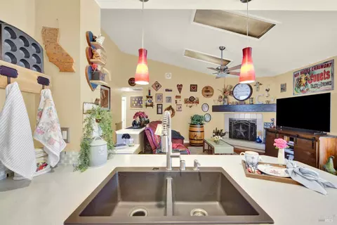 Kitchen - 1495 Madera Dr, Dixon, CA 95620 photo 7 of 8