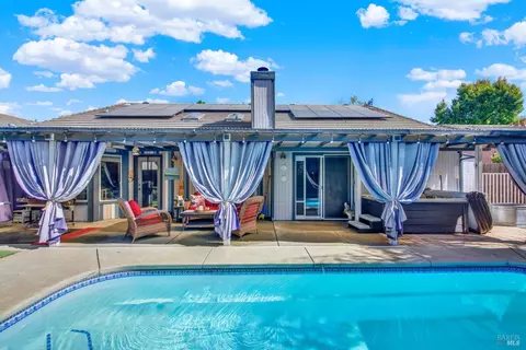 Exterior - 1495 Madera Dr, Dixon, CA 95620 photo 6 of 15