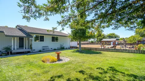 530 Oasis Dr, Santa Rosa, CA 95407