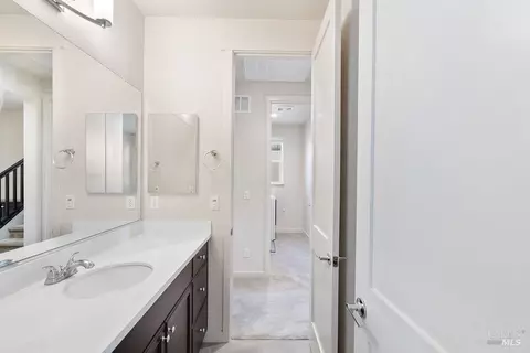Bath - 4471 Bahama Way, Fairfield, CA 94533 photo 4 of 5