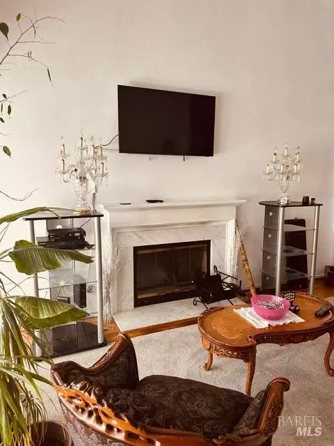 Living - 200 Paddlewheel Dr, Vallejo, CA 94591 photo 3 of 4