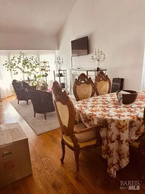 Dining - 200 Paddlewheel Dr, Vallejo, CA 94591 photo 2 of 3