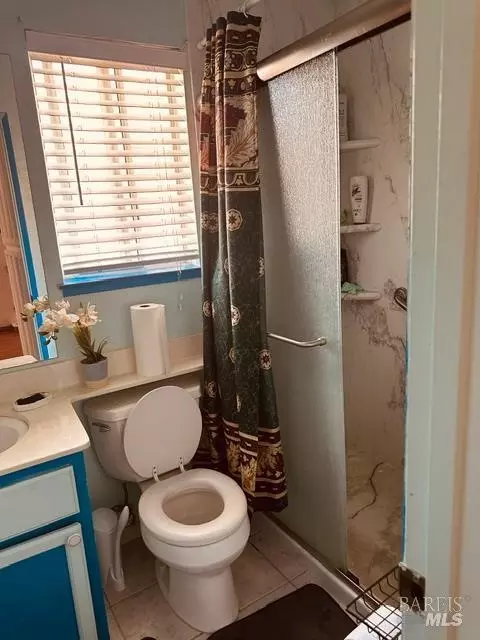 Bath - 200 Paddlewheel Dr, Vallejo, CA 94591 photo 2 of 5