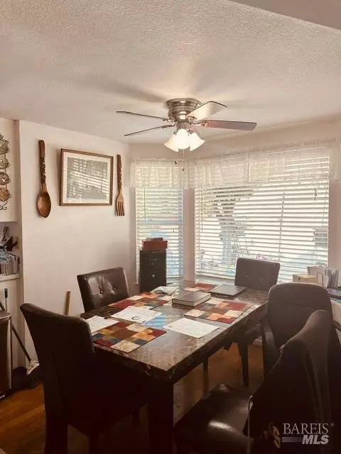 Dining - 200 Paddlewheel Dr, Vallejo, CA 94591 photo 3 of 3