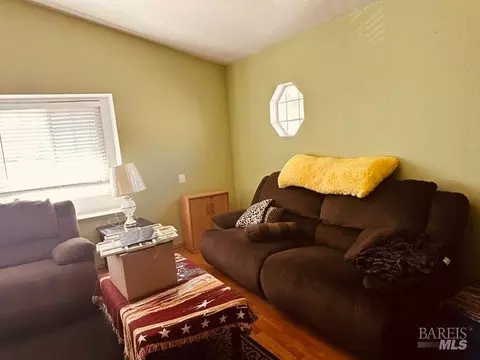 Living - 200 Paddlewheel Dr, Vallejo, CA 94591 photo 2 of 4