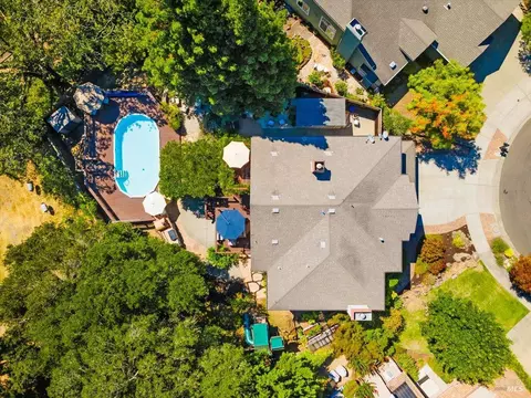 3436 Henderson Cir, Santa Rosa, CA 95403