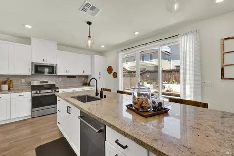 Kitchen - 5850 Maroon Pl, Fairfield, CA 94533 photo 3 of 9