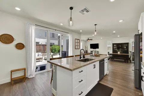Kitchen - 5850 Maroon Pl, Fairfield, CA 94533 photo 6 of 9