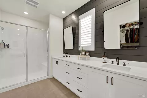 Bath - 5850 Maroon Pl, Fairfield, CA 94533 photo 2 of 5