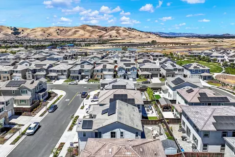 View/Area - 5850 Maroon Pl, Fairfield, CA 94533 photo 3 of 11