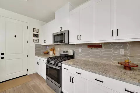 Kitchen - 5850 Maroon Pl, Fairfield, CA 94533 photo 7 of 9