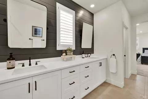 Bath - 5850 Maroon Pl, Fairfield, CA 94533 photo 3 of 5
