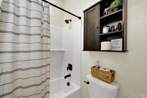 Bath - 5850 Maroon Pl, Fairfield, CA 94533 photo 5 of 5