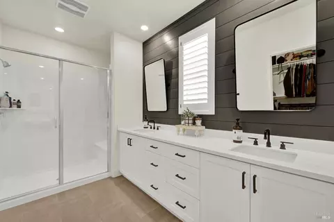 Bath - 5850 Maroon Pl, Fairfield, CA 94533 photo 2 of 5