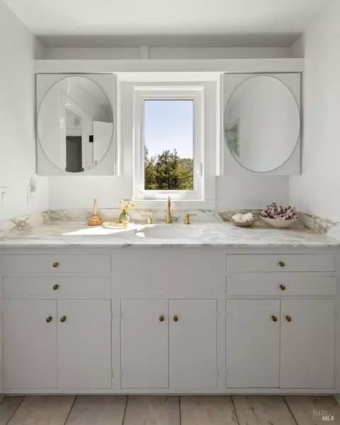 Bath - 191 Elinor Ave, Mill Valley, CA 94941 photo 1 of 1