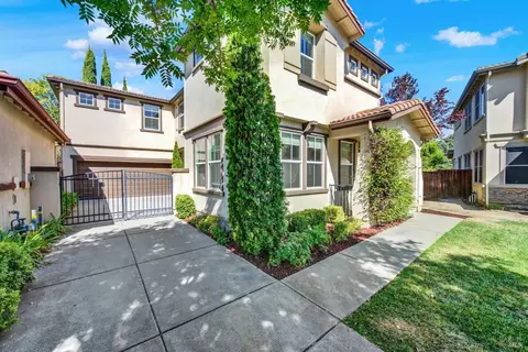 Exterior - 911 Walden Ct, Fairfield, CA 94533 photo 2 of 17