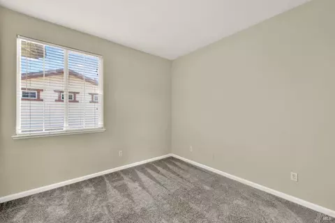 Bedroom - 911 Walden Ct, Fairfield, CA 94533 photo 4 of 10