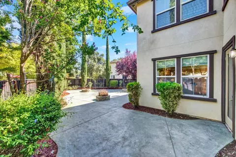 Exterior - 911 Walden Ct, Fairfield, CA 94533 photo 7 of 17