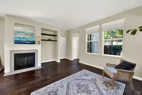 Living - 911 Walden Ct, Fairfield, CA 94533 photo 4 of 4