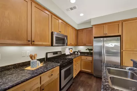 Kitchen - 911 Walden Ct, Fairfield, CA 94533 photo 8 of 8