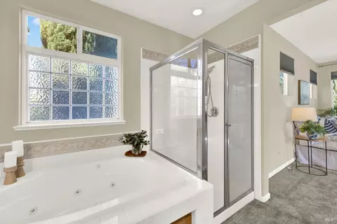 Bath - 911 Walden Ct, Fairfield, CA 94533 photo 4 of 4
