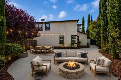Exterior - 911 Walden Ct, Fairfield, CA 94533 photo 14 of 17