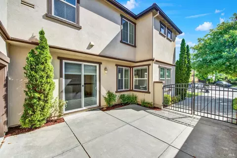 Exterior - 911 Walden Ct, Fairfield, CA 94533 photo 4 of 17