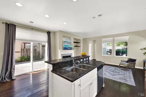 Kitchen - 911 Walden Ct, Fairfield, CA 94533 photo 6 of 8