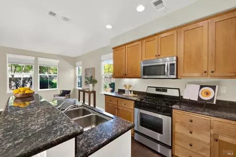 Kitchen - 911 Walden Ct, Fairfield, CA 94533 photo 5 of 8