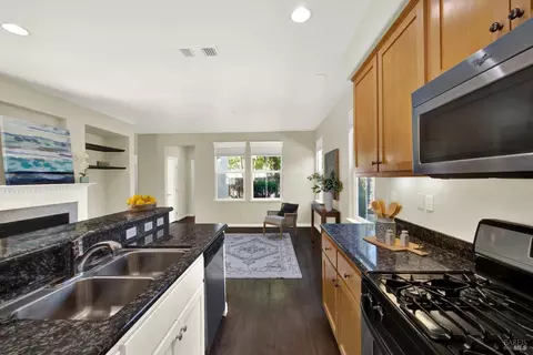 Kitchen - 911 Walden Ct, Fairfield, CA 94533 photo 7 of 8