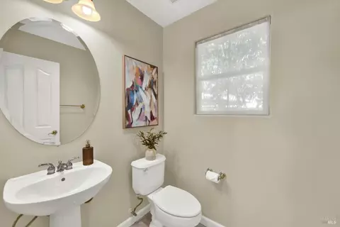 Bath - 911 Walden Ct, Fairfield, CA 94533 photo 1 of 4