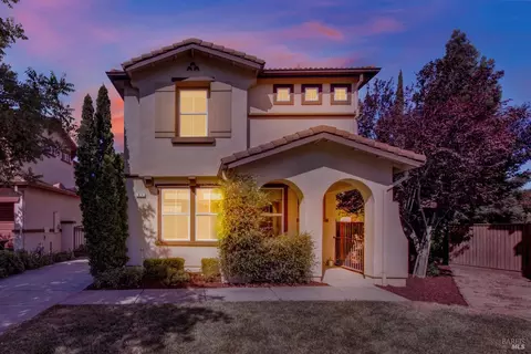 Exterior - 911 Walden Ct, Fairfield, CA 94533 photo 15 of 17
