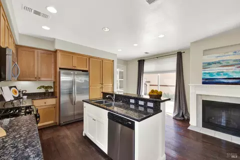 Kitchen - 911 Walden Ct, Fairfield, CA 94533 photo 2 of 8