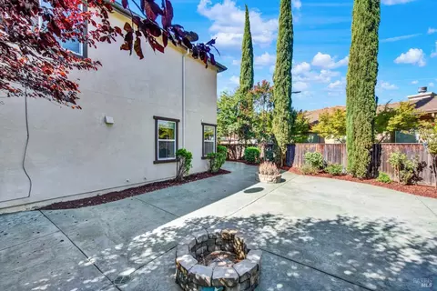 Exterior - 911 Walden Ct, Fairfield, CA 94533 photo 11 of 17