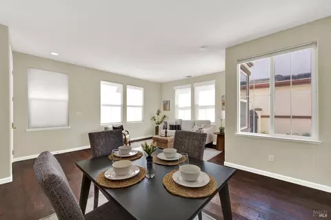 Dining - 911 Walden Ct, Fairfield, CA 94533 photo 3 of 3