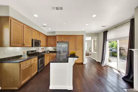 Kitchen - 911 Walden Ct, Fairfield, CA 94533 photo 3 of 8
