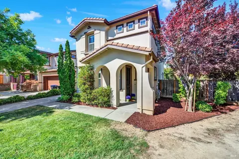 Exterior - 911 Walden Ct, Fairfield, CA 94533 photo 6 of 17