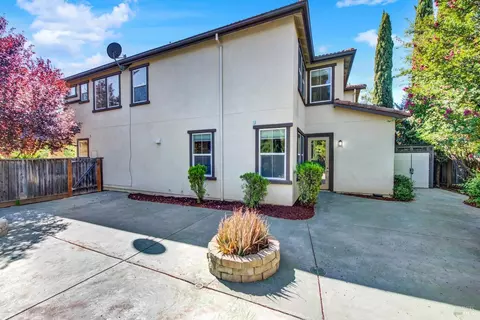 Exterior - 911 Walden Ct, Fairfield, CA 94533 photo 12 of 17