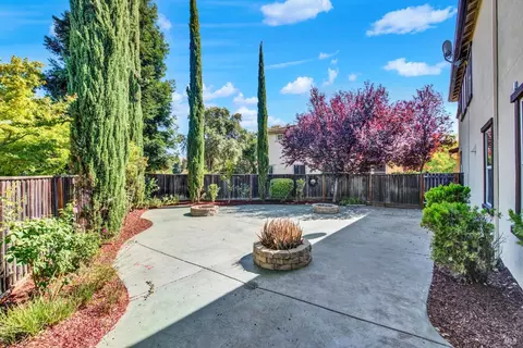 Exterior - 911 Walden Ct, Fairfield, CA 94533 photo 9 of 17