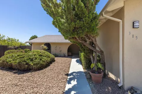 315 Barcelona St, Vallejo, CA 94591