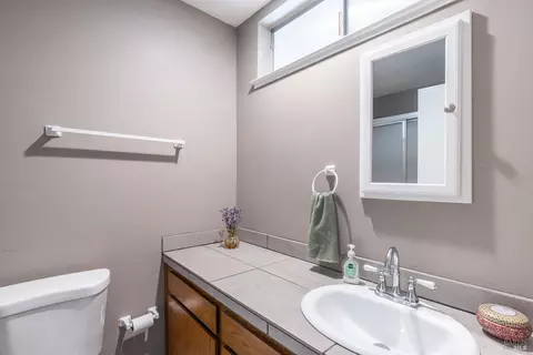 Bath - 315 Barcelona St, Vallejo, CA 94591 photo 2 of 2
