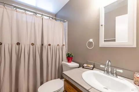 Bath - 315 Barcelona St, Vallejo, CA 94591 photo 1 of 2