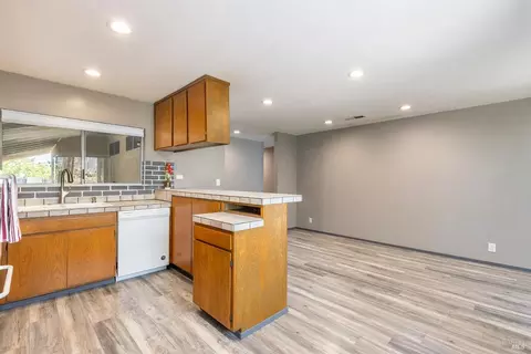 Kitchen - 315 Barcelona St, Vallejo, CA 94591 photo 2 of 2