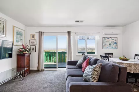 Living - 80 Frey Pl, Vallejo, CA 94590 photo 2 of 7